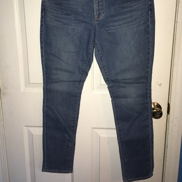 Medium wash skinny jeans - Picture 2 of 3